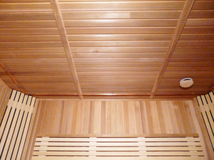 Реечный потолок в бане